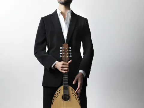 Mann mit Gitarre