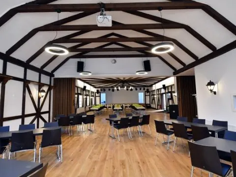 Blick in den Saal 