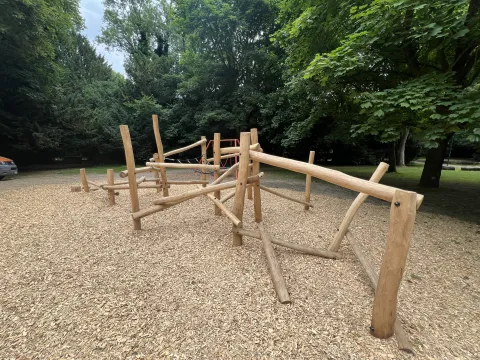 Kletterstruktur Schlosspark 06 2025 
