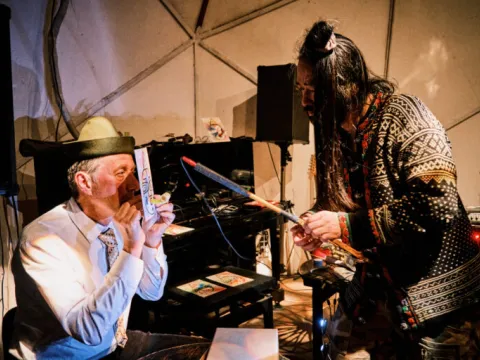 Walky Talky Studio, Japan, Performance mit Taka Kagitomi, Foto: Yasumi Takano 