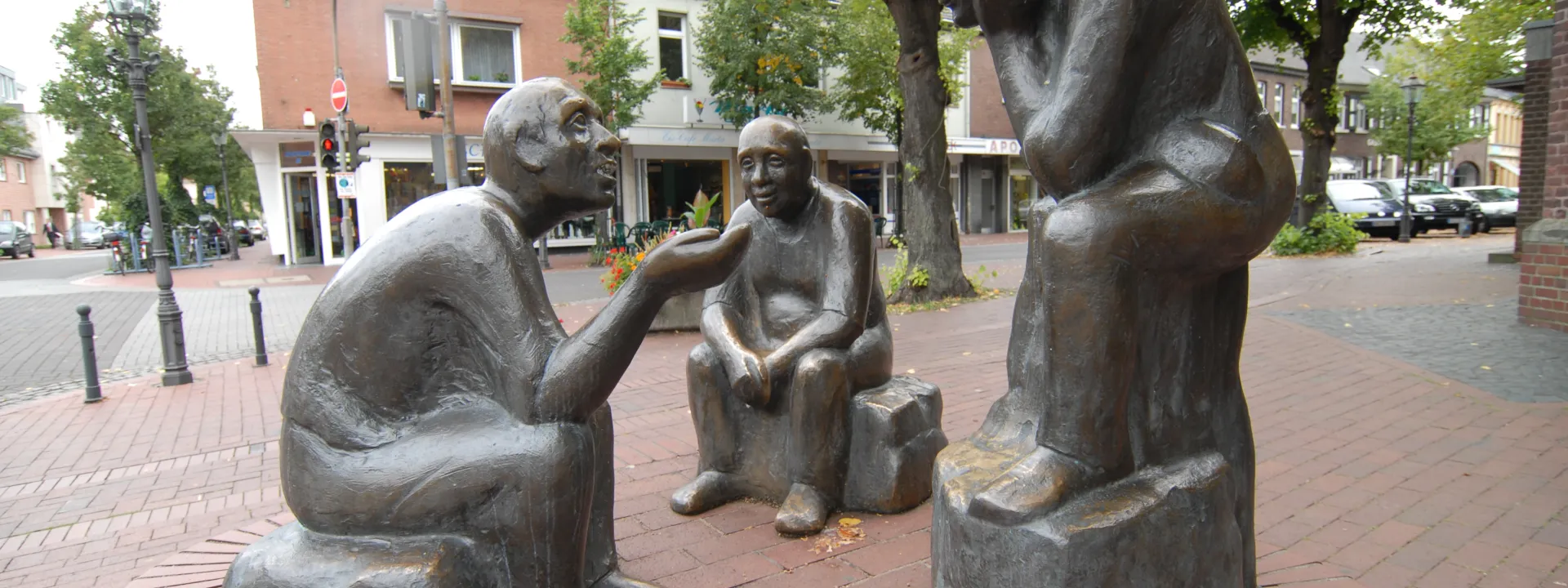 Bronze- Skulptur Dorfgespräch in Schiefbahn
