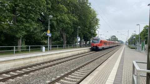  Bahnhof Anrath mit Gleisen