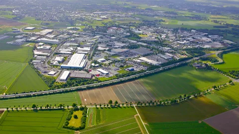 Gewerbegebiet Münchheide Luftaufnahme über Autobahn hinweg