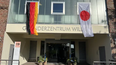 Gründerzentrum japanisch beflaggt