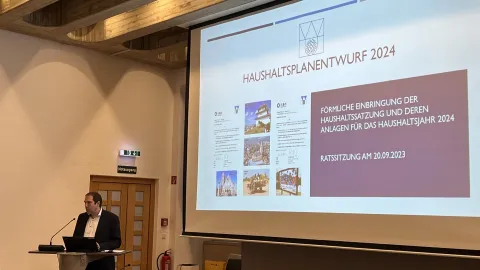 Einbringung Haushalt 2024 Kämmerer Dr. Raimund Berg