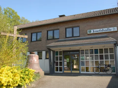 Eingang der Josefshalle in Anrath