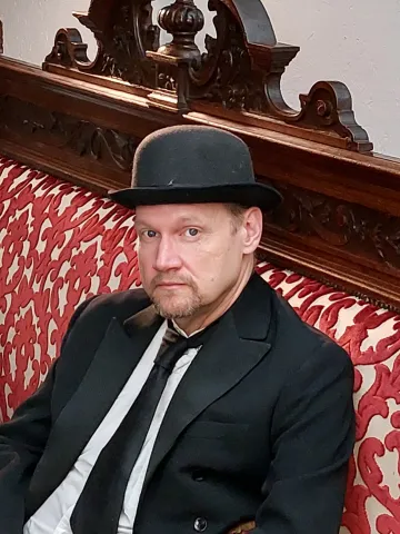 Sven Post als Detektiv Piet Persson