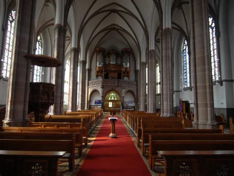 Blick ins Kirchenschiff