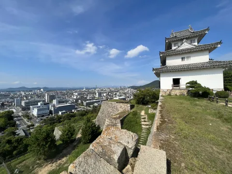 Blick auf die Burg Marugames