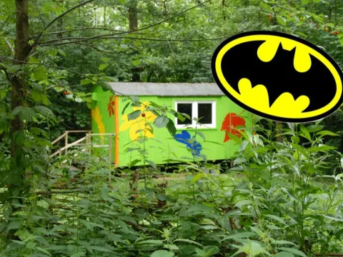Elu Bauwagen mit Batman-Signet 