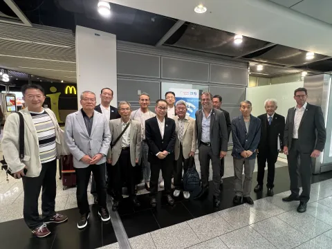 Delegation aus Marugame wird vom BM am Flughafen begrüßt