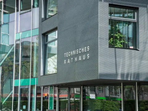 Eingang des Technischen Rathauses