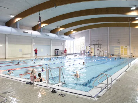 Blick aufs Hallen-Sportbecken der Bütt