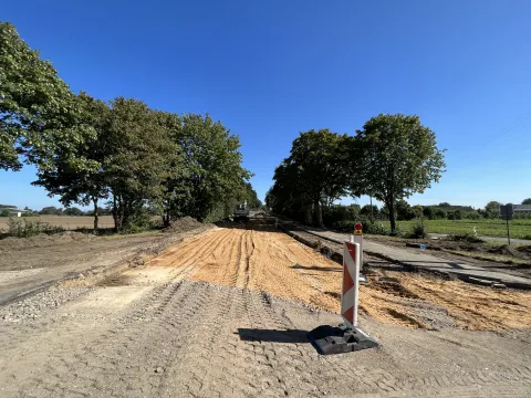 Blick auf die Baustelle Kreisstraße 7, Bau einer Querungshilfe 