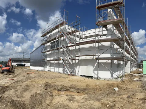Bild aus der Bauphase des Neersener Feuerwehrgerätehauses  