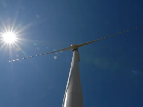 Windrad in Sonne 