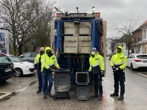 BM Pakusch am Müllwagen 