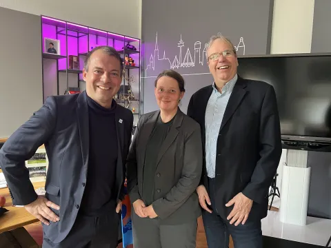 BM Pakusch und Edeka-Vertreter Annika Weber und Peter Meis