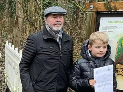 Reparaturaktion Ameisenzuhause Schlosspark