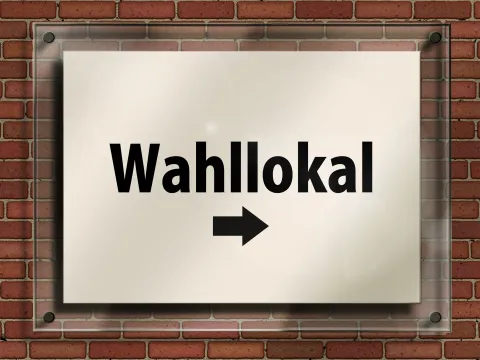 Türschild mit der Aufschrift Wahllokal