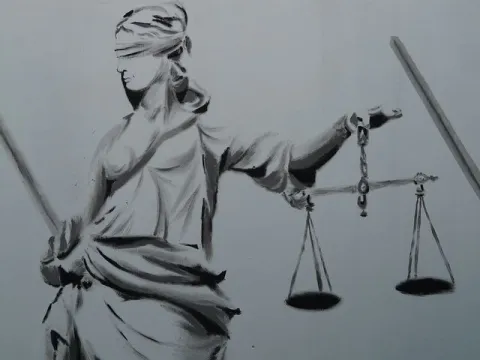 Justizia mit Waage