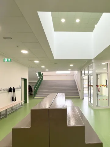 Neubau Vinhovenschule Besuch BM 04 2025 