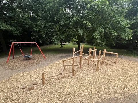 Kletterstruktur Schlosspark 06 2025 