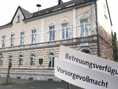 Symbolbild Vollmacht vor Rathaus W3 