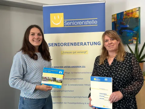 Seniorenstelle Stefanie Schages (Seniorenberaterin, rechts) und (Seniorenbeauftragte) Eva Dregger